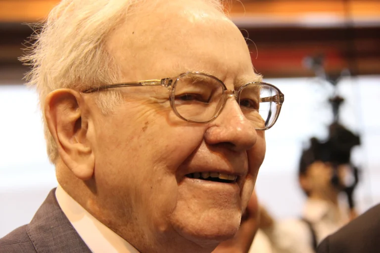 Billionaires Warren Buffett, Israel Englander, and Steven Cohen Are Piling Into Wall Street’s Most-Popular Reverse Stock Split of 2024